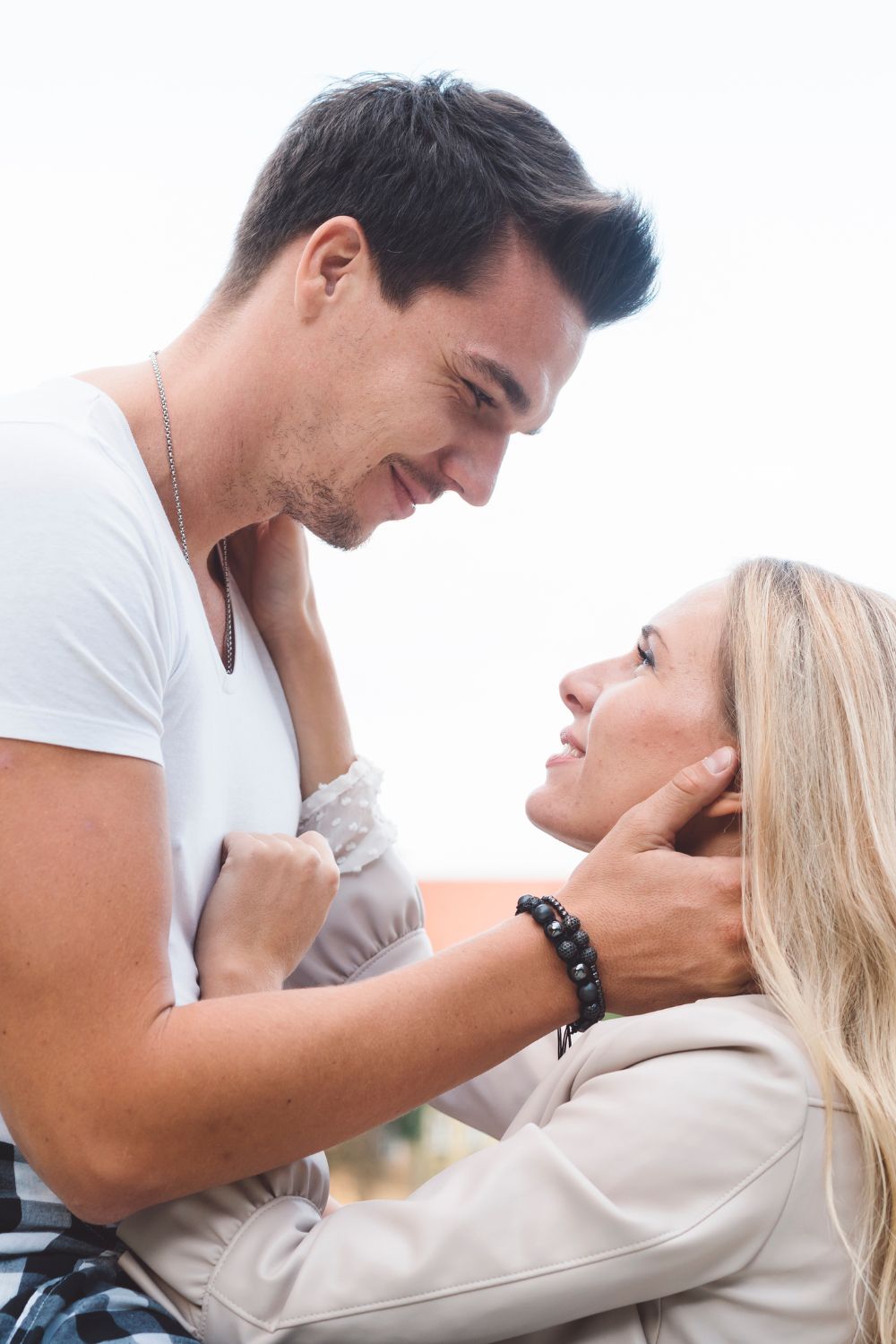 Things a Married Man Should Never Do With Another Woman