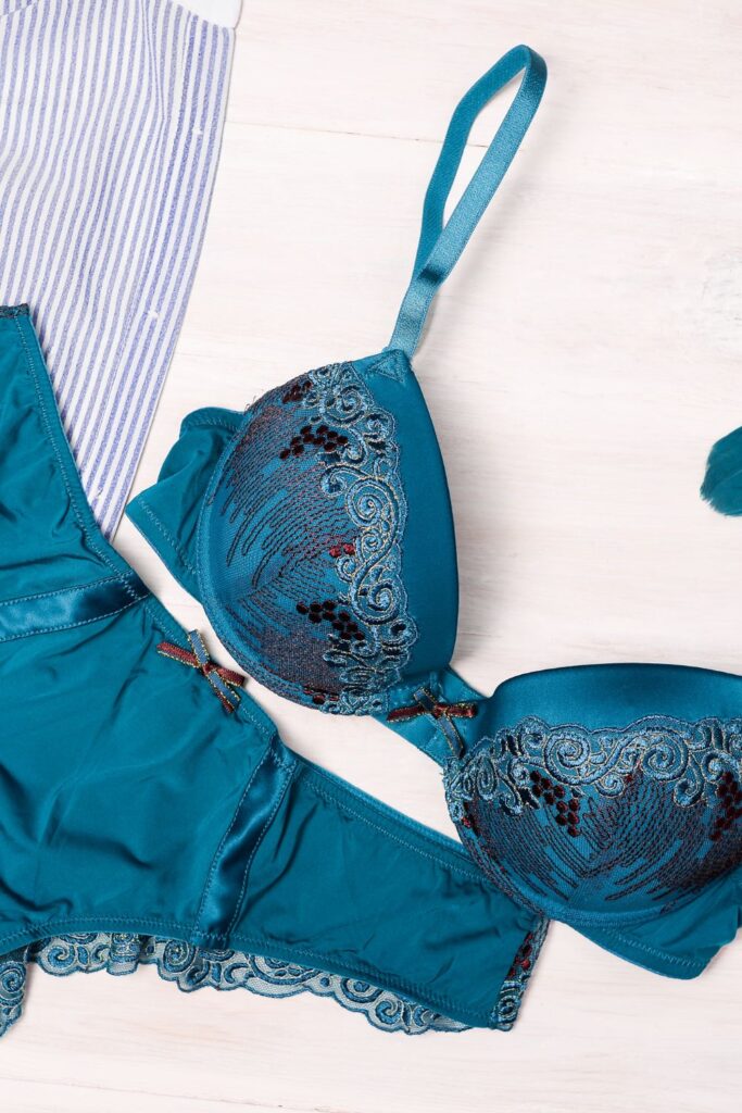 Gifts a married man should never buy for another woman