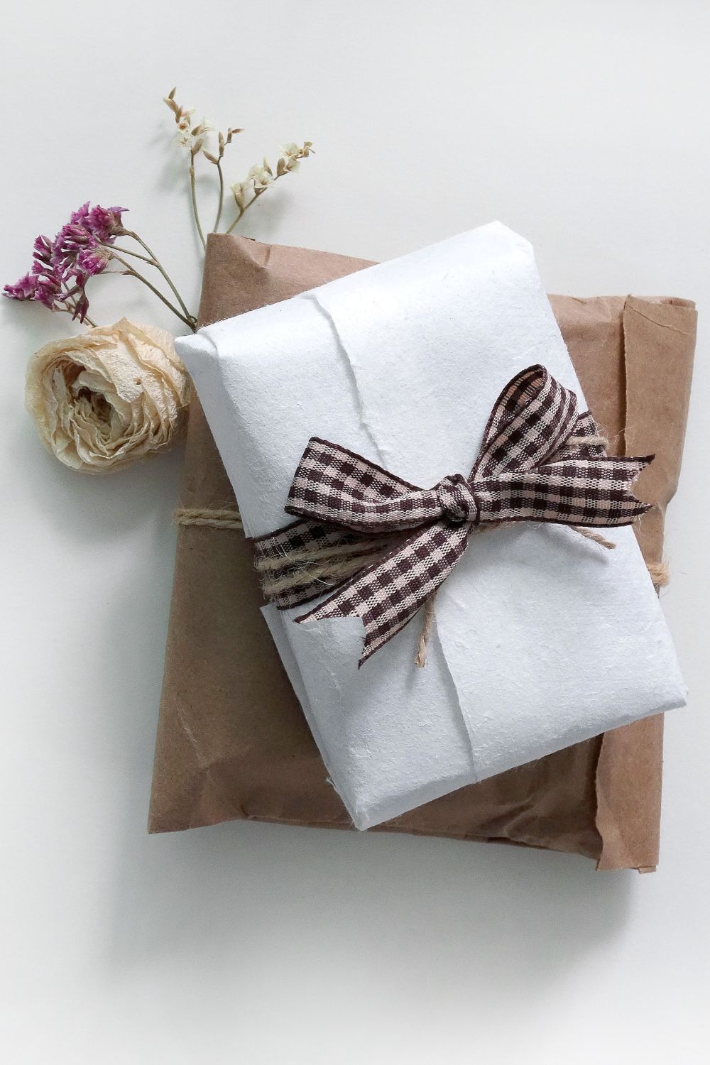 Gifts a married man should never buy for another woman
