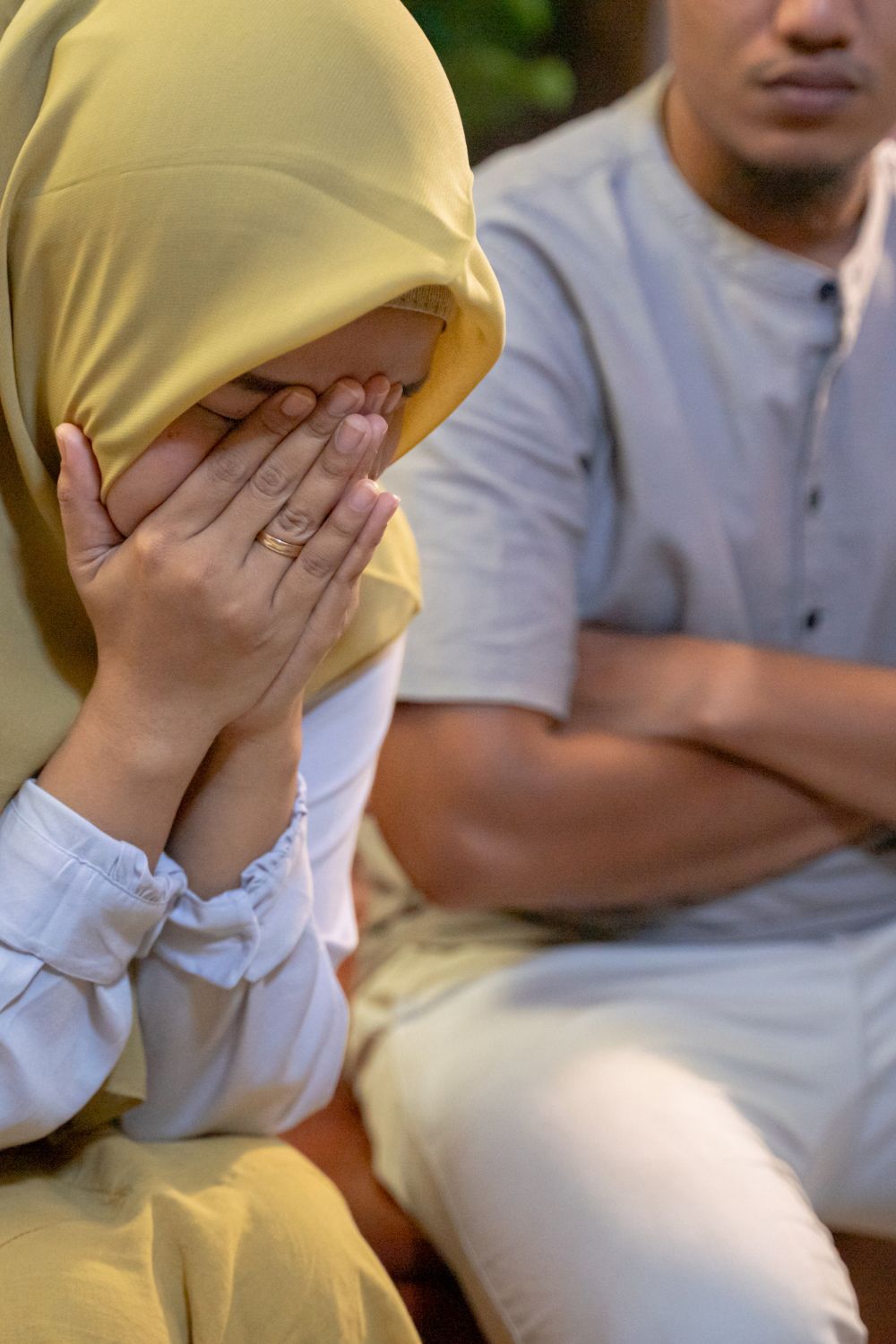 signs your husband is trying to get you to leave him